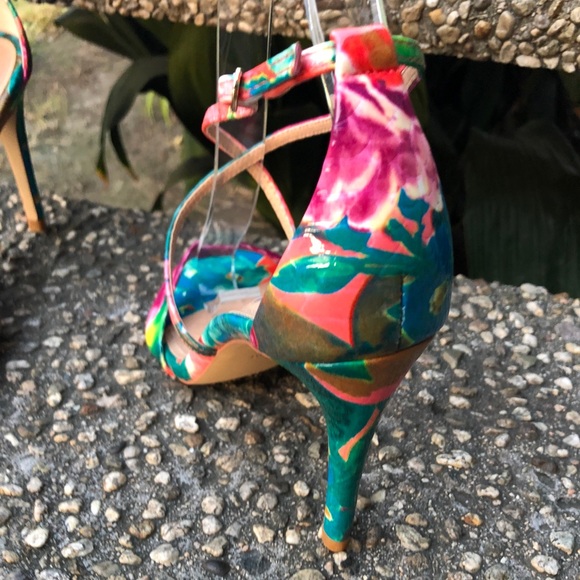 ❌ SOLD ❌ NEW Steve Madden Strappy Heels! - Picture 2 of 3